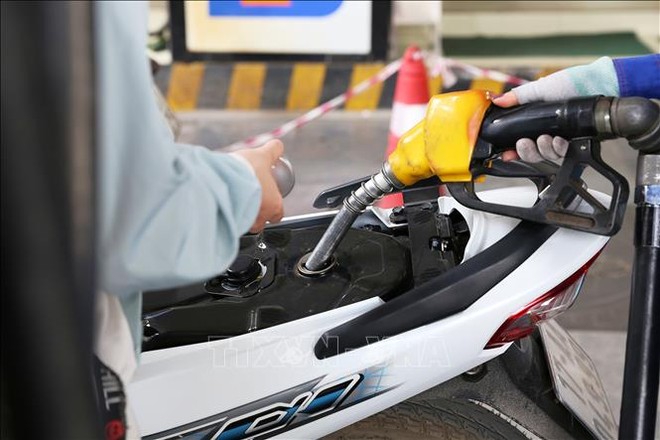 Khẩn trương thực hiện các giải pháp đa dạng nguồn cung ứng dầu thô 