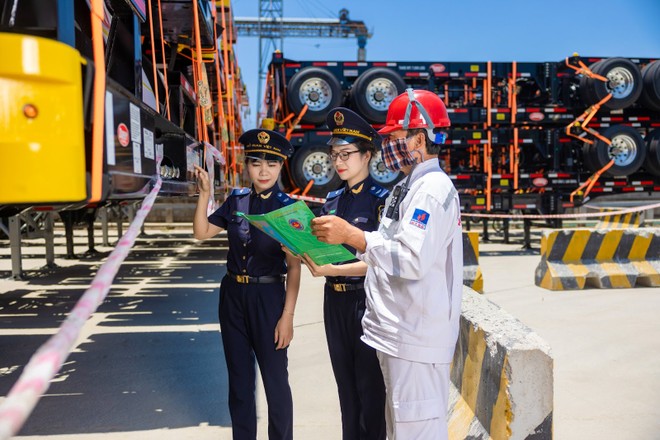 Xuất nhập khẩu 2 tháng 2026 đạt gần 156 tỷ USD, thu ngân sách xuất nhập khẩu theo đó đạt trên 70.000 tỷ đồng, tăng 12,3% so với cùng kỳ. 