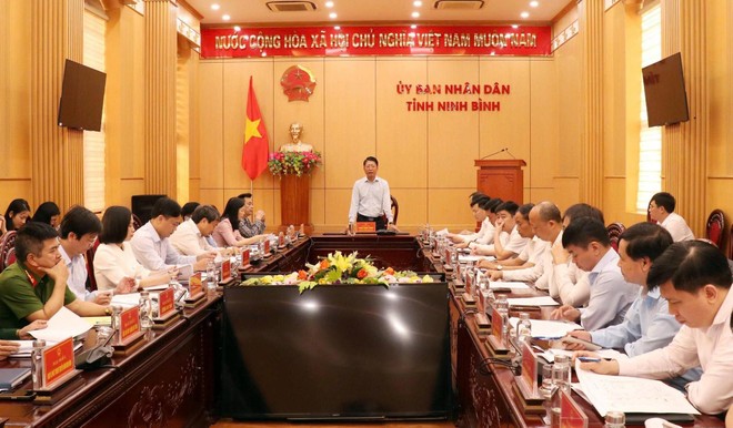 Ông Trần Song Tùng, Phó Chủ tịch Thường trực UBND tỉnh Ninh Bình chủ trì hội nghị