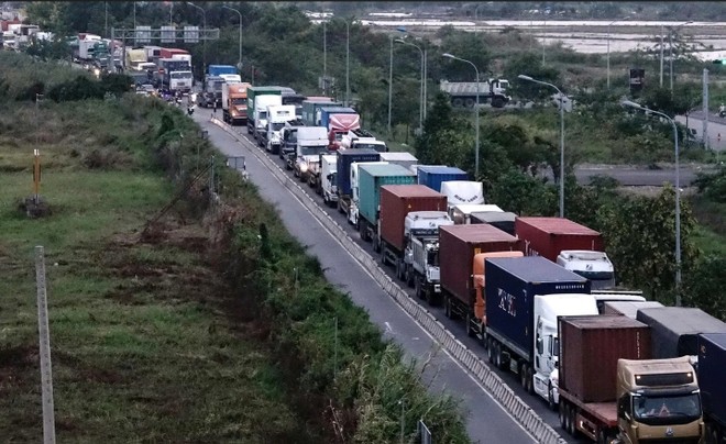 Theo Sở xây dựng, giá cước vận chuyển của các doanh nghiệp thành viên Hiệp hội vận tải hàng hóa TP.HCM đã tăng khoảng 20 - 25% do giá nhiên liệu leo thang