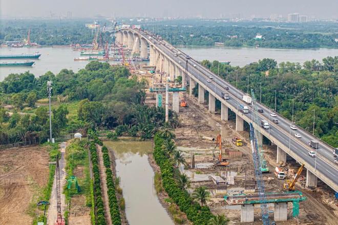 Thi công mở rộng cao tốc TP.HCM - Long Thành. 