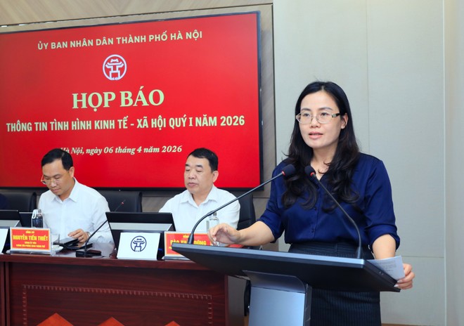 Phó Giám đốc Sở Tài chính Hà Nội Đỗ Thu Hằng thông tin về tình hình kinh tế - xã hội quý I và nhiệm vụ trọng tâm quý II của TP. Hà Nội năm 2026. 