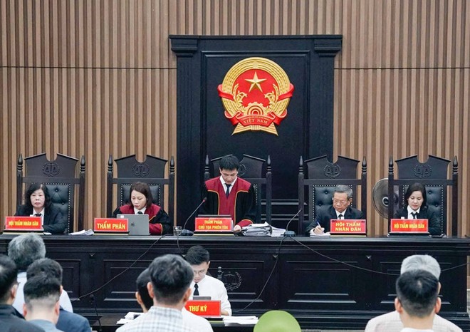 Hội đồng xét xử sơ thẩm vụ án.