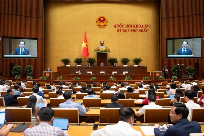 Quốc hội nghe tờ trình về Luật sửa đổi, bổ sung một số điều của Luật Công chứng. 