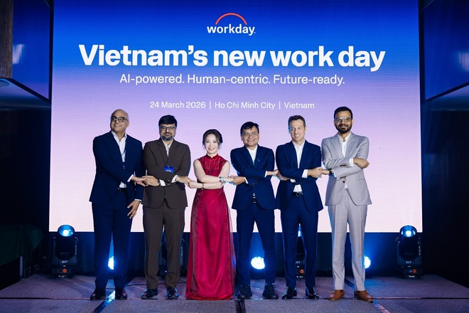  Ông Đoàn Hải Nam (thứ 3 từ phải qua), Giám đốc Công nghệ VSOL trong sự kiện Workday ra mắt tại Việt Nam. Ảnh_ Thanh Viết Lê