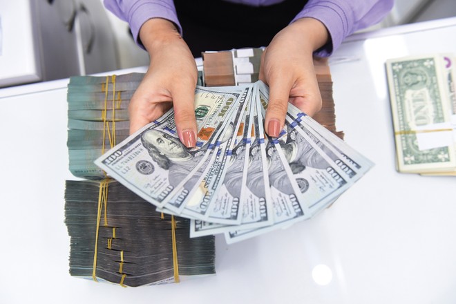 Tỷ giá, lạm phát đang là hai yếu tố tạo sức ép lên mặt bằng lãi suất