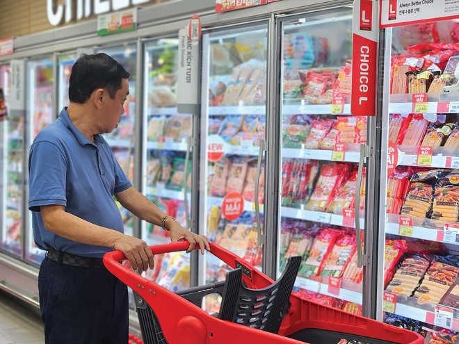 Người tiêu dùng thận trọng chi tiêu, ưu tiên giá trị. Trong khi đó, các thương hiệu bán lẻ cũng không còn mở rộng bằng mọi giá, mà chuyển sang chiến lược chọn điểm đặt cửa hàng kỹ lưỡng hơn 