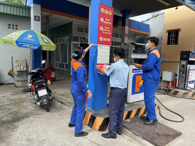 Trọng tâm kiểm tra lần này là việc chấp hành quy định về dự trữ xăng dầu bắt buộc của các thương nhân phân phối. 