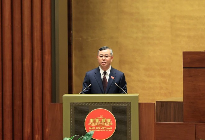 Bộ trưởng Bộ Tài chính Ngô Văn Tuấn trình bày báo cáo giải trình, tiếp thu ý kiến của các đại biểu Quốc hội về Kế hoạch Đầu tư công trung hạn 2026-2030 (Ảnh: Đức Thanh)