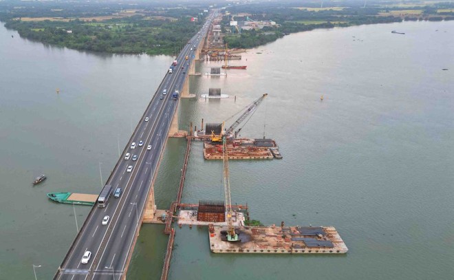 Thi công mở rộng cao tốc TP.HCM - Long Thành.