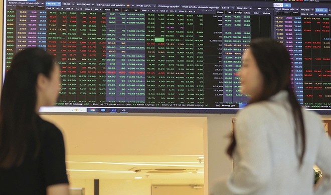 Dòng tiền lớn vẫn ưu tiên các nhóm ngành quen thuộc hơn là cổ phiếu năng lượng tái tạo