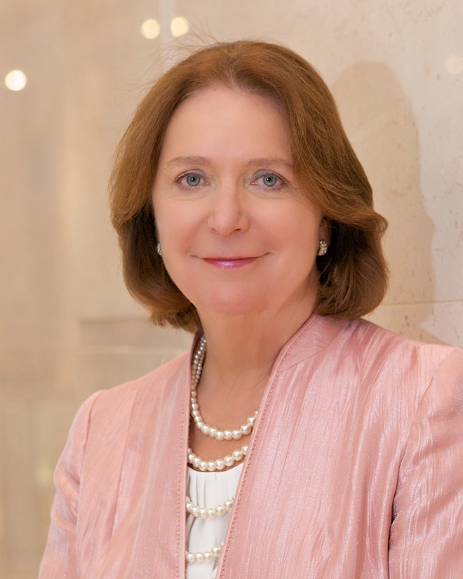  Bà Angela Knight, Chủ tịch HĐQT Cơ quan Dịch vụ tài chính Astana (Kazakhstan), nguyên Thứ trưởng phụ trách kinh tế Bộ Tài chính Anh