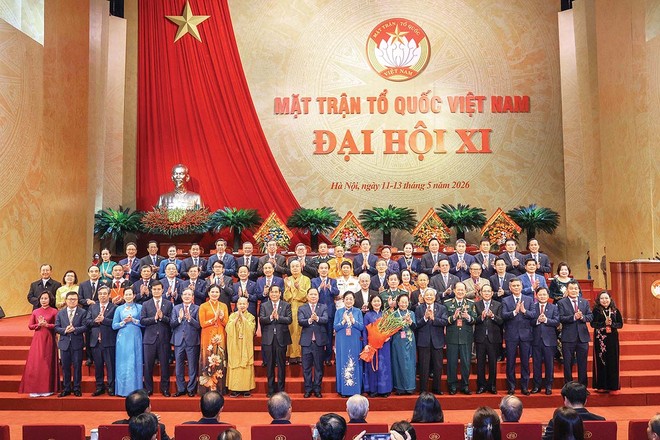 Đoàn Chủ tịch Ủy ban Trung ương Mặt trận Tổ quốc Việt Nam khóa XI ra mắt Đại hội (Ảnh: Quang Vinh) 