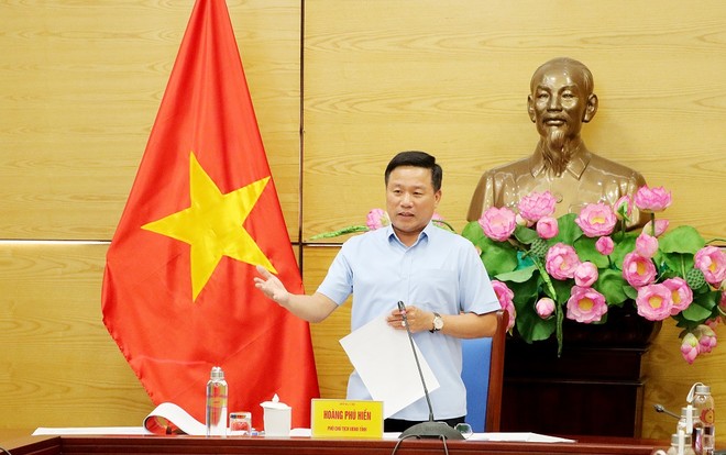Phó Chủ tịch UBND tỉnh Hoàng Phú Hiền phát biểu.