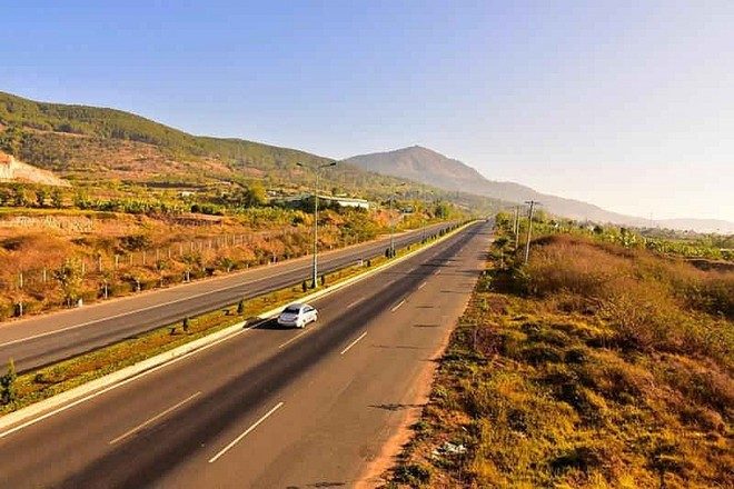 Tập trung toàn lực, đốc thúc giải ngân hai dự án cao tốc 