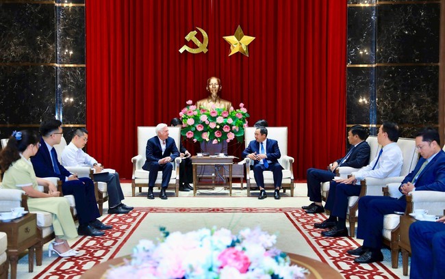 Quang cảnh buổi tiếp và làm việc.
