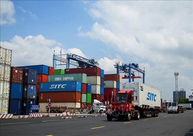 Bộ Công thương tiếp tục cắt giảm, đơn giản hóa hàng loạt thủ tục hành chính trong các lĩnh vực xăng dầu, xuất nhập khẩu... 