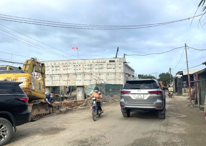 Dự án cải tạo và nâng cấp quốc lộ 14E gặp vướng mắc trong công tác giải phóng mặt bằng. Ảnh: Thanh Chung
