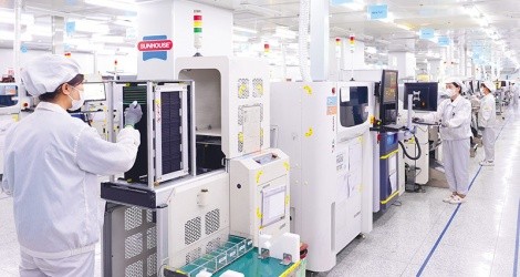 Việt Nam đang hướng đến thu hút đầu tư vào các lĩnh vực công nghệ cao, công nghệ chiến lược. Trong ảnh: Nhà máy vi mạch của Sunhouse. Ảnh: Lê Toàn 