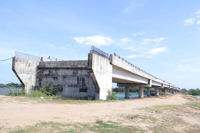 Một số dự án ở phía Đông tỉnh Quảng Ngãi gặp vướng mắc trong công tác giải phóng mặt bằng, ảnh hưởng tiến độ thi công. 