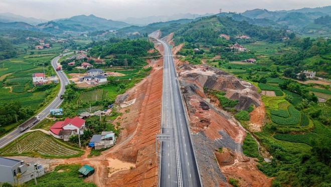 Một đoạn cao tốc Hữu Nghị - Chi Lăng đã sẵn sàng đưa vào khai thác.
