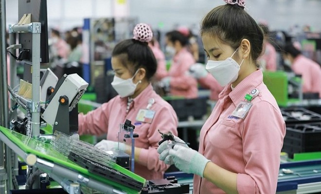 Điện thoại, linh kiện tiếp tục là mặt hàng đóng góp lớn vào kim ngạch xuất khẩu của cả nước 