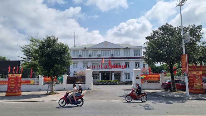 Trụ sở Đảng uỷ - HĐND - UBND phường Móng Cái 2. 