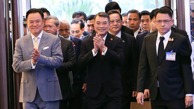 Thủ tướng Lê Minh Hưng (giữa) dự phiên khai mạc Diễn đàn Tương lai ASEAN 2026. Ảnh: Đức Thanh.
