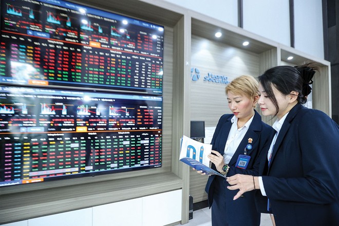 Minh bạch thông tin không chỉ là yêu cầu tuân thủ, mà còn là yếu tố quyết định khả năng thu hút dòng vốn từ các nhà đầu tư tổ chức. 