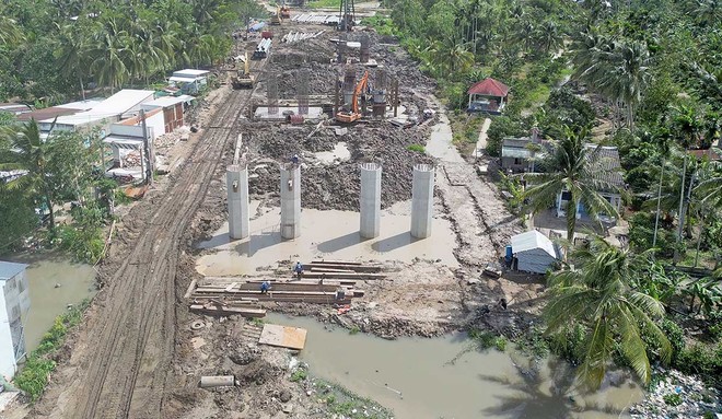 Thi công cao tốc Cần Thơ - Hậu Giang (Ảnh: P.V)