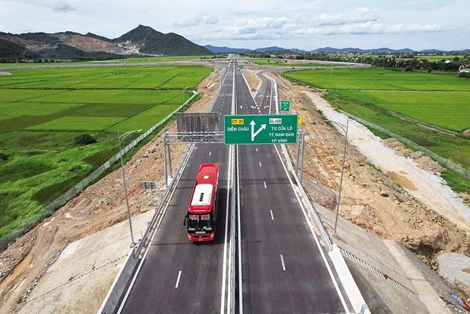Cao tốc Bắc - Nam phía Đông, đoạn Diễn Châu - Bãi Vọt. Ảnh: Trân Châu 