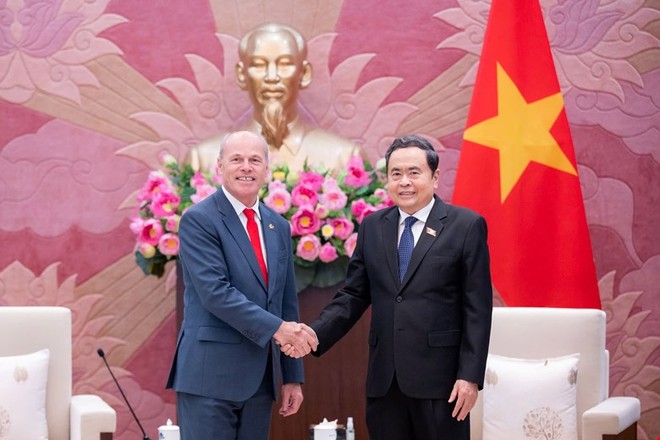 Chủ tịch Quốc hội Trần Thanh Mẫn tiếp Đại sứ Canada tại Việt Nam Jim Nickel.