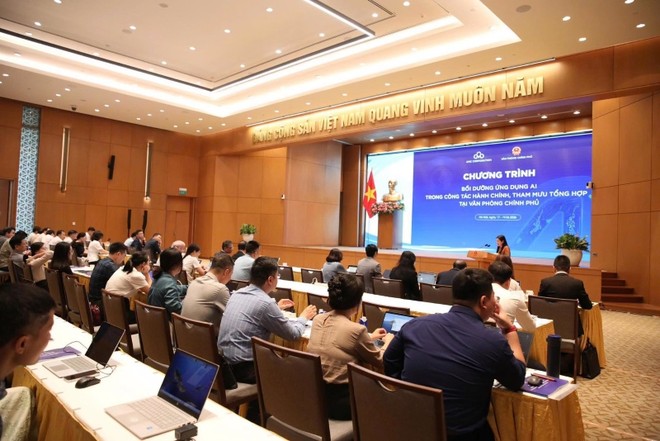 Các học viên Văn phòng Chính phủ thực hành ứng dụng AI vào các tình huống nghiệp vụ thực tế theo phương châm “Học để ứng dụng ngay”, với 70% thời lượng dành cho thực hành trên các nền tảng AI nổi bật là C-AI Legal, C-BizAgent các sản phẩm AI do CMC nghiên cứu và làm chủ.