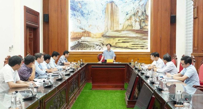 Bí thư Tỉnh ủy Quảng Trị Nguyễn Văn Phương phát biểu kết luận tại buổi làm việc. Ảnh: Quốc Việt