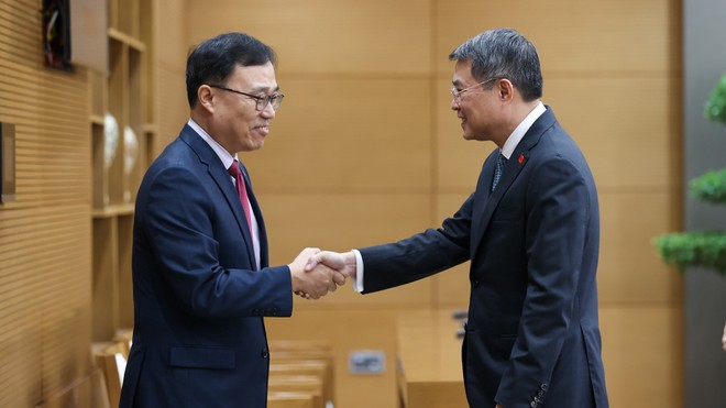 Thủ tướng Chính phủ Lê Minh Hưng tiếp Đại sứ Hàn Quốc tại Việt Nam Choi Young Sam - Ảnh: VGP/Nhật Bắc