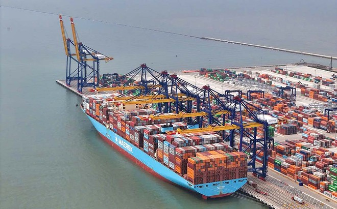 Siêu tàu MATZ MAERSK cập Cảng container Quốc tế Hateco Hải Phòng (Ảnh: PV)