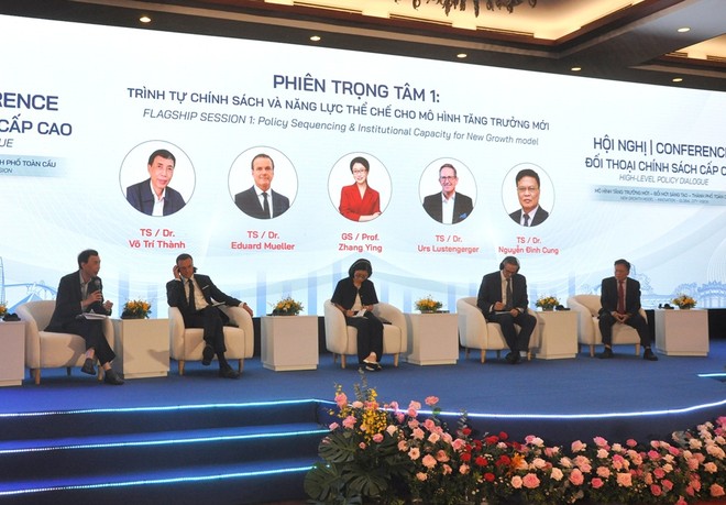 Các chuyên gia đề xuất định hướng phát triển cho Đà Nẵng tại hội nghị Đối thoại Chính sách cấp cao, chủ đề “Thực thi, giải pháp và chính sách phát triển đô thị”. Ảnh Hoàng Anh