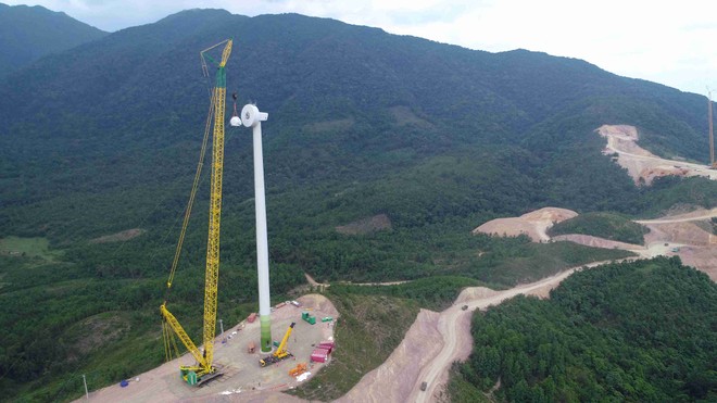 Thi công Nhà máy điện gió Hướng Linh 8, dự án do Công ty CP SCI Quảng Trị quản lý vận hành. Ảnh: SCI Group