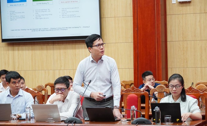Đại diện đơn vị tư vấn trình bày báo cáo nghiên cứu Đề án. Ảnh: Hồng Mến
