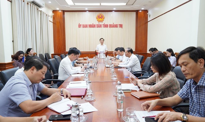 Phó Chủ tịch UBND tỉnh Quảng Trị Hoàng Xuân Tân chủ trì buổi làm việc. Ảnh: Hồng Mến