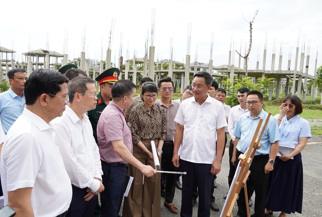 Bí thư Đà Nẵng, ông Lê Ngọc Quang kiểm tra tiến độ tháo gỡ khó khăn cho dự án Khu đô thị sinh thái Quan Nam - Thuỷ Tú.
