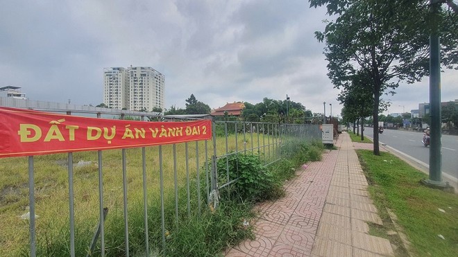 Nhiều đoạn của đường Vành đai 2 đã được bàn giao mặt bằng cho nhà thầu thi công - Ảnh: Lê Toàn. 