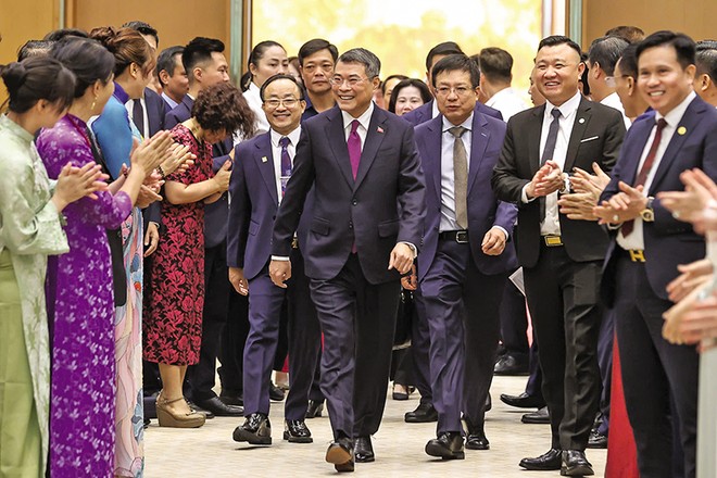Thủ tướng Chính phủ và các doanh nghiệp tại Hội nghị thường trực Chính phủ với cộng đồng doanh nghiệp ngày 18/7/2026. Ảnh: Nhật Bắc