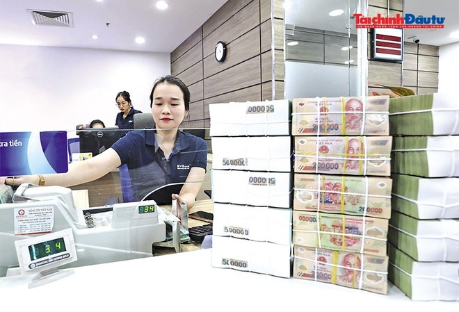 Dự báo trong những tháng cuối năm 2026 lãi suất vẫn cao. Ảnh: Lê Toàn