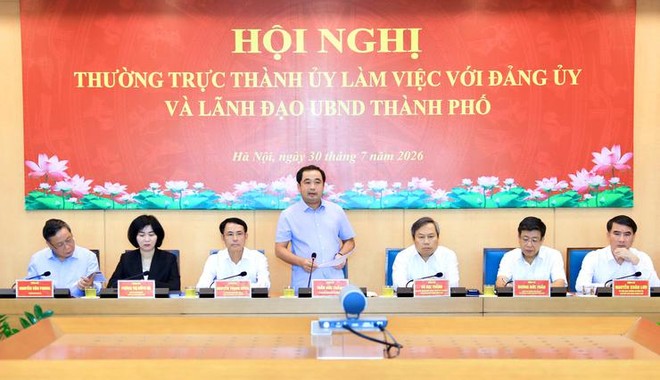 Bí thư Thành ủy Trần Đức Thắng phát biểu tại hội nghị.