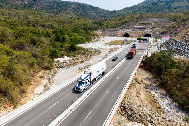 Hầm đường bộ Núi Vung trên cao tốc Bắc - Nam phía Đông.