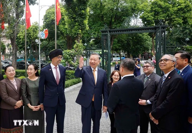 Tổng Bí thư, Chủ tịch nước Tô Lâm tiếp Đại sứ, Đại biện các nước ASEAN tại Hà Nội. (Ảnh: Thống Nhất/TTXVN)