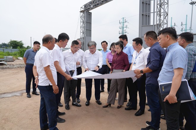Phó Chủ tịch UBND TP. Hà Nội Trương Việt Dũng kiểm tra thực địa tại Dự án Khu công nghệ cao Sinh học Hà Nội.