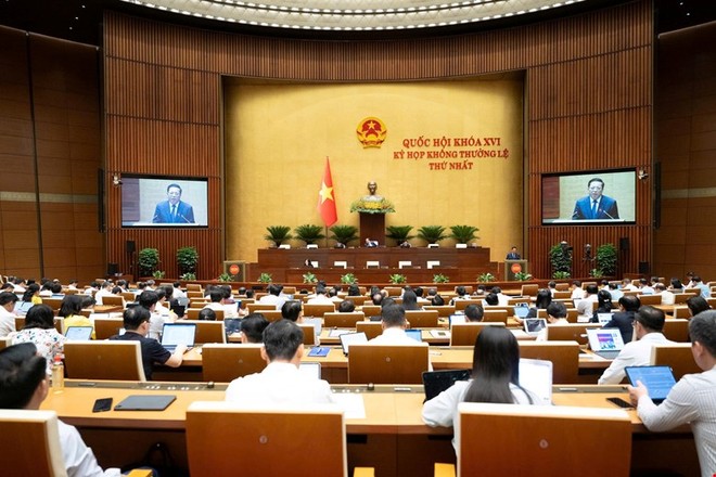 Quốc hội nghe tờ trình điều chỉnh chủ trương đầu tư Dự án đầu tư xây dựng tuyến đường sắt Lào Cai - Hà Nội - Hải Phòng. 