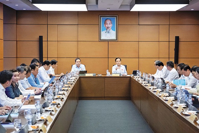 Quốc hội thảo luận tại tổ về Dự án Dự thảo Luật sửa đổi, bổ sung Điều 6 và Phụ lục IV về Danh mục Ngành, nghề đầu tư kinh doanh có điều kiện của Luật Đầu tư